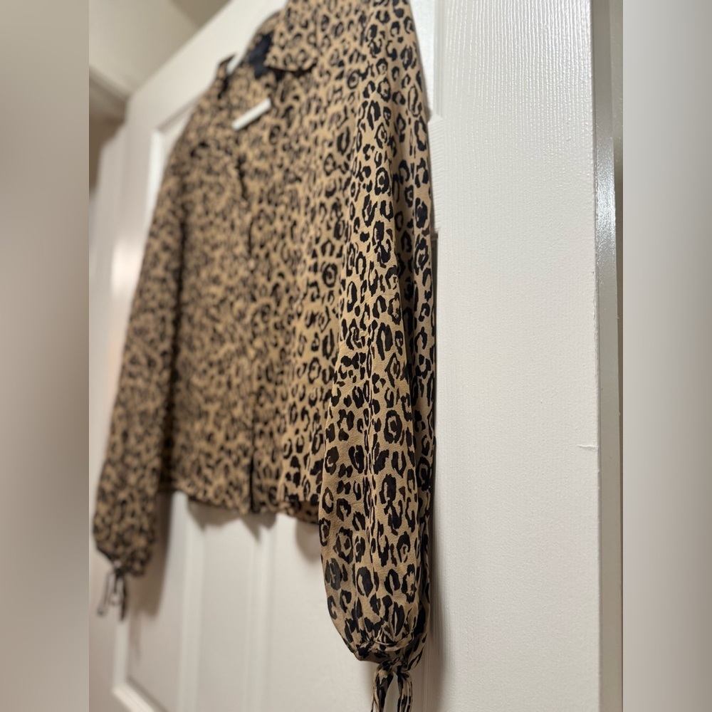 Express Vintage 90’s Leopard Print 100% Silk Blouse - Picture 4 of 9